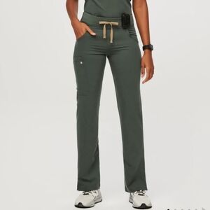 FiGS Kade Cargo Scrub Pants. Size M/T